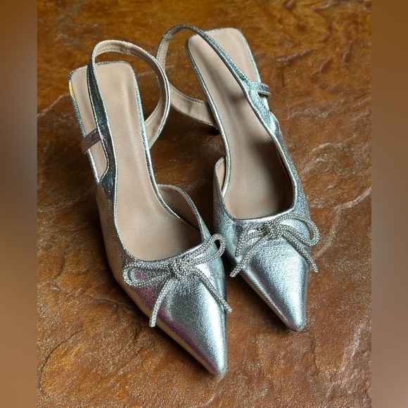 Shoes - Silver Leather Pointed Toe Rhinestone Bow Detail Formal Slingback Heels Sz 8.5/9